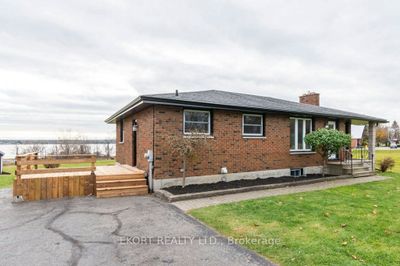 239 Dundas St W, Home with 5 bedrooms, 6 bathrooms and 4 parking in Belleville ON | Image 3