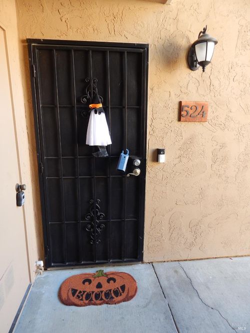 524 Arcadia Dr, Vacaville, CA, 95687-3357 | Card Image