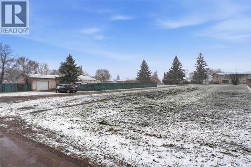757 6th St E, Prince Albert, SK, S6V0N9 | Card Image
