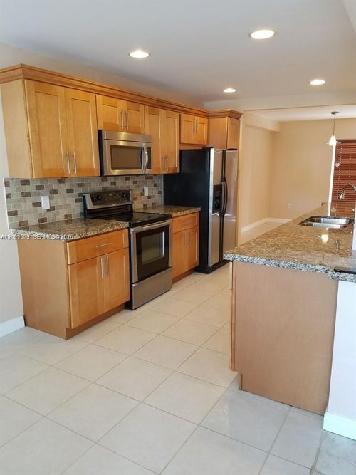 9d-2750 N 34th Ave, Hollywood, FL, 33021-3143 | Card Image