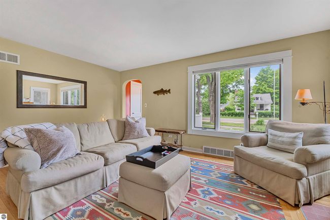 509 Spruce St, House other with 3 bedrooms, 1 bathrooms and null parking in Elk Rapids MI | Image 5