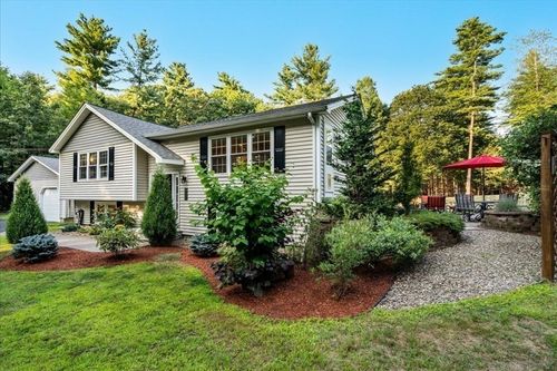24 Arcadian Ln, Litchfield, NH, 03052-1037 | Card Image