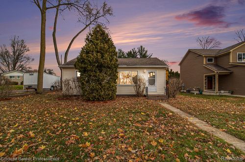 5010 Cass Elizabeth Rd, Waterford, MI, 48327-3218 | Card Image