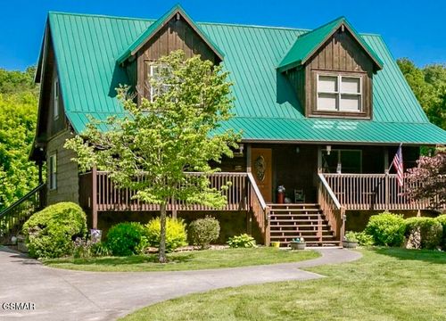 3525 Autumn Woods Ln, Sevierville, TN, 37862-9008 | Card Image