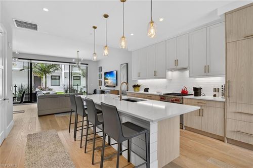 208-850 Central Ave, NAPLES, FL, 34102-6030 | Card Image