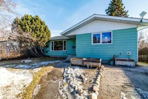 2203 25 Ave, Delburne, AB, T0M0V0 | Card Image