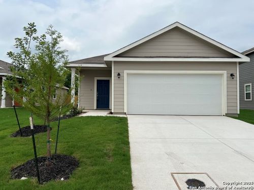 2112 Darst Dr, Seguin, TX, 78155-3517 | Card Image