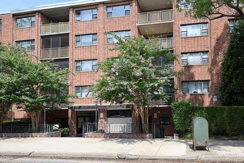 2t-100 Clinton Ave, Mineola, NY, 11501-2845 | Card Image
