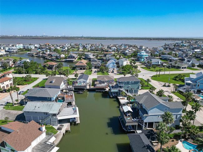 210 Sampan Dr, House other with 2 bedrooms, 2 bathrooms and 2 parking in Tiki Island TX | Image 44
