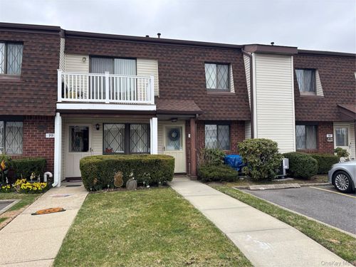 100 Cambridge Dr, Copiague, NY, 11726 | Card Image