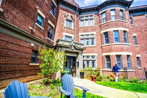 9-48 Lawton Blvd, Toronto, ON, M4V1Z5 | Card Image