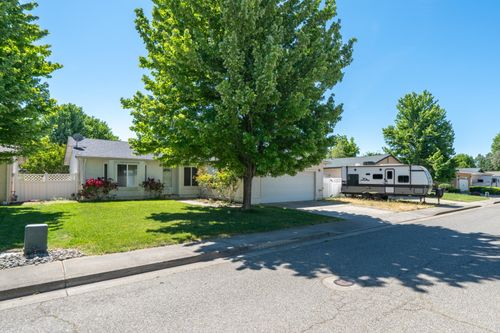 3575 Bearwood Pl, Anderson, CA, 96007-4717 | Card Image