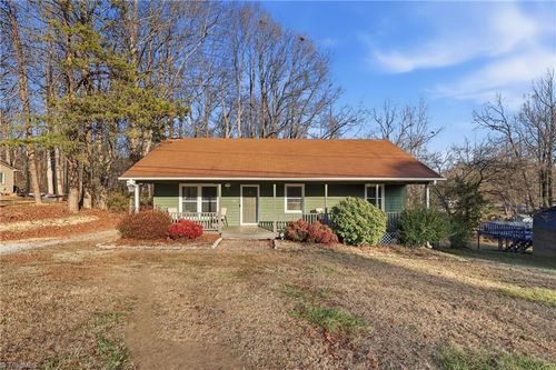 1811 Yarborough Dr, Greensboro, NC, 27405-2749 | Card Image