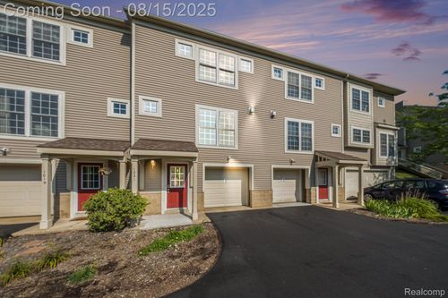 1021 Bluestem Ln, Ann Arbor, MI, 48103-6559 | Card Image