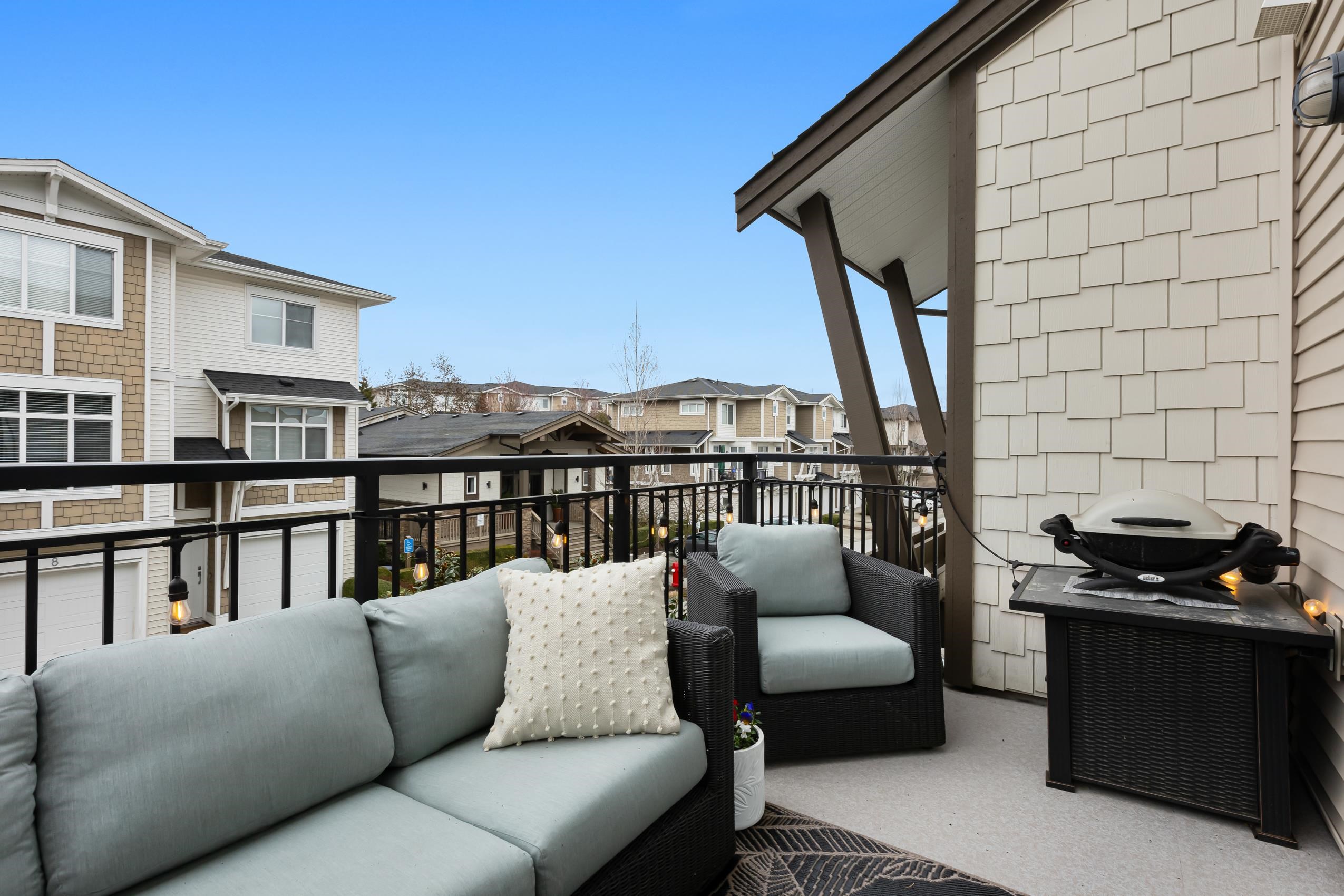 3 - 19433 68 Avenue, Townhouse with 4 bedrooms, 3 bathrooms and 3 parking in Surrey BC | Image 4