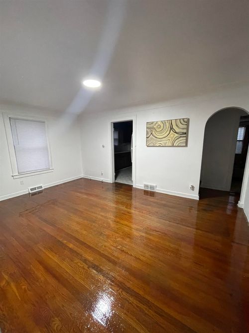 605 E Baltimore Blvd, Flint, MI, 48505-6404 | Card Image