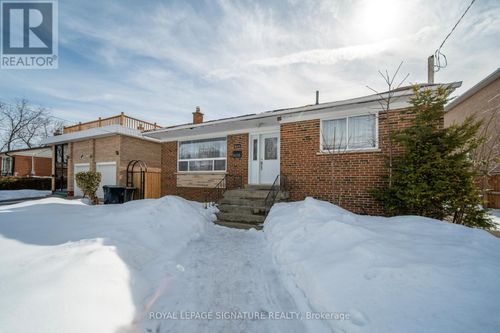 217 Moore Park Ave, North York, ON, M2M1N5 | Card Image