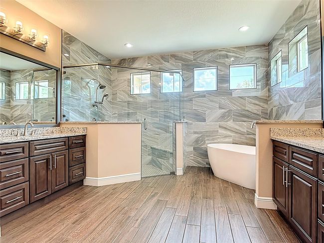 Owners Suite Bathroom | Image 38