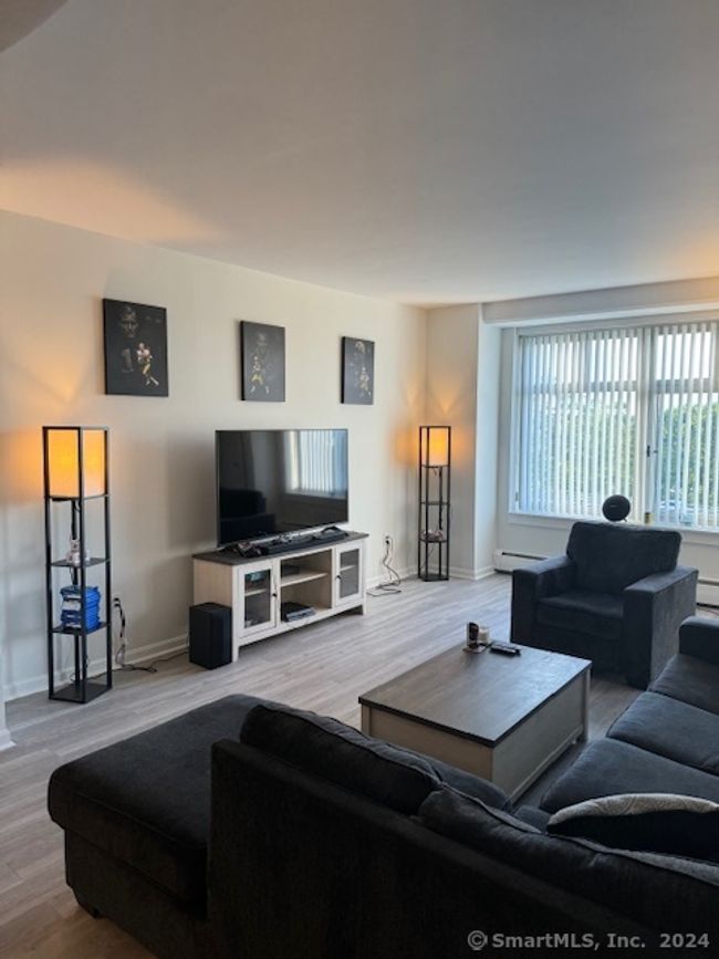 APT-503 - 235 E River Dr, Condo with 3 bedrooms, 2 bathrooms and 2 parking in East Hartford CT | Image 5