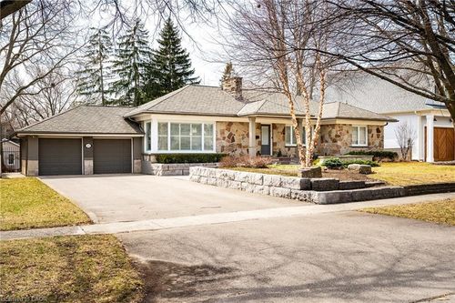 262 Oakwood Cres, Oakville, ON, L6K3M8 | Card Image