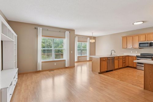 7525 5th St N, Oakdale, MN, 55128-5389 | Card Image