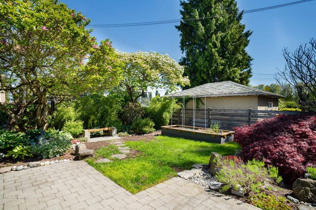 445 E 35 Th Avenue, House other with 4 bedrooms, 2 bathrooms and 2 parking in Vancouver BC | Image 28