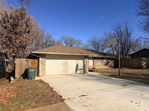 1015 Crown Dr, Edmond, OK, 73034-5535 | Card Image