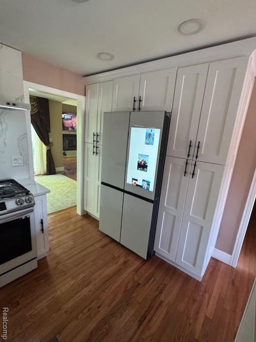 5541 Walnut Creek Cir, West Bloomfield, MI, 48322 | Card Image