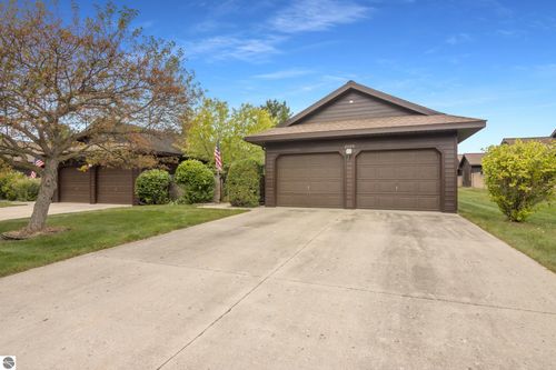 2089 E Hammond Pl, Traverse City, MI, 49686-8011 | Card Image