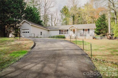 107 Sugar Mill Woods Dr, Zirconia, NC, 28790-9745 | Card Image