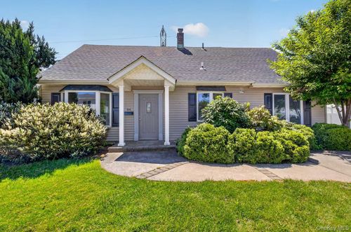 84 Cornflower Rd, Levittown, NY, 11756-3320 | Card Image