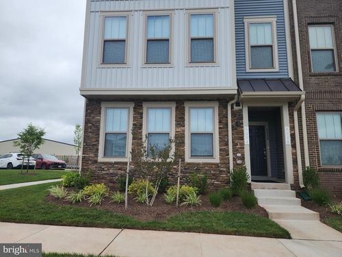 a-823 Ambrose Ln, MANASSAS PARK, VA, 20111-2677 | Card Image