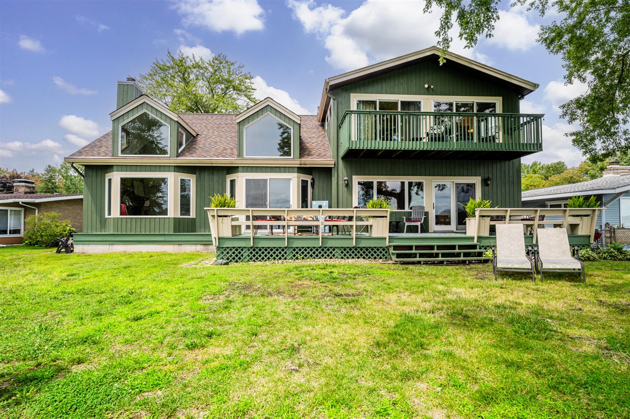 Maple Ct, Coloma, MI 49038