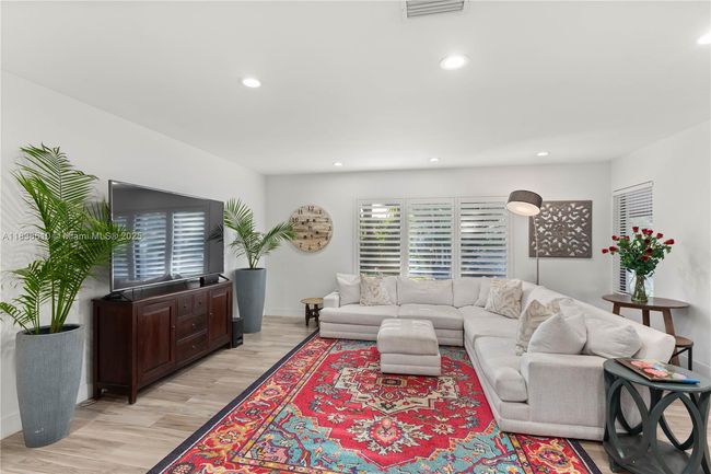13505 Sw 83 Rd Ct, House other with 4 bedrooms, 4 bathrooms and null parking in Pinecrest FL | Image 13