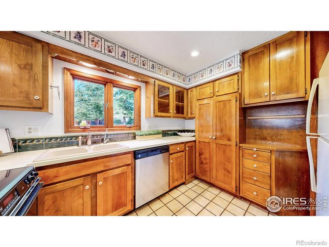 Kitchen | Image 12