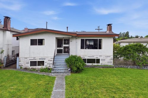 3063 Renfrew Street, Vancouver, BC, V5M3K7 | Card Image