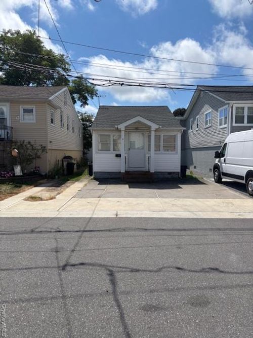 3 Hudson St W, East Rockaway, NY, 11518-2527 | Card Image