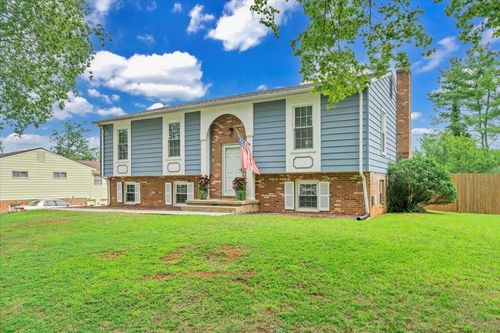 4216 Whitehall Cir, Roanoke, VA, 24018-3026 | Card Image
