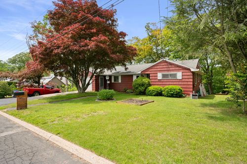 41 Wintergreen Dr, Quaker Hill, CT, 06375-1437 | Card Image