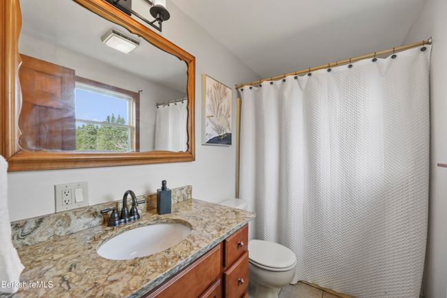 Share bath 2nd fl | Image 33