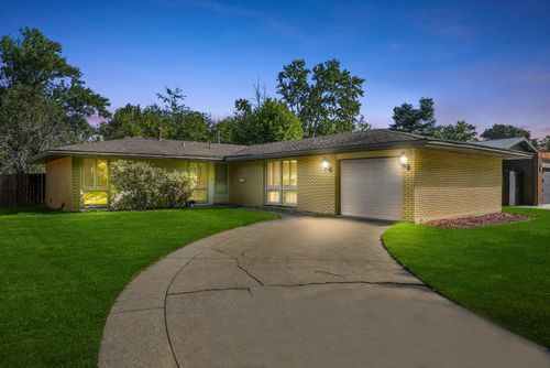 5556 Natalie Dr, Oak Forest, IL, 60452-2129 | Card Image