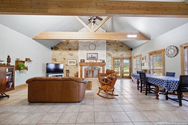 6170 County Road 332, Home with 4 bedrooms, 4 bathrooms and null parking in Jourdanton TX | Image 9