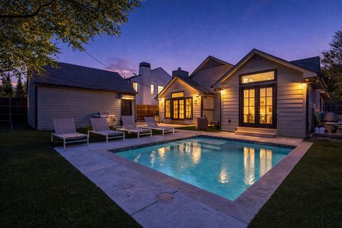 8615 Chadbourne Rd, Dallas, TX, 75209-3535 | Card Image