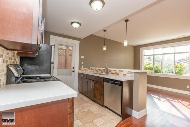 568 W 28 Th Street, House other with 2 bedrooms, 0 bathrooms and null parking in North Vancouver BC | Image 3