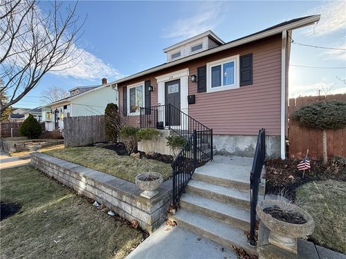 214 Grand Ave, Pawtucket, RI, 02861-2124 | Card Image