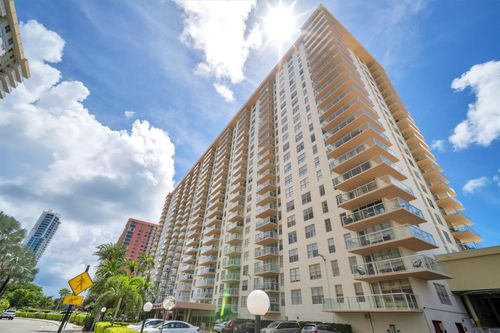 814-230 174th St, Sunny Isles Beach, FL, 33160-3332 | Card Image