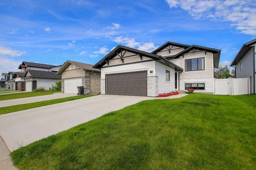 7 Thayer Close, Red Deer, AB, T4P0W7 | Card Image