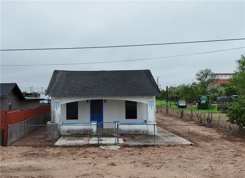 607 E North St, Hebbronville, TX, 78361-3653 | Card Image