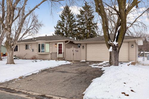 4364 Nicols Rd, Eagan, MN, 55122-1911 | Card Image