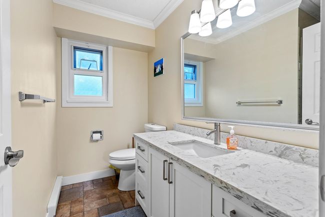 1049 Cornwall Dr, Home with 3 bedrooms, 3 bathrooms and 3 parking in Port Coquitlam BC | Image 22
